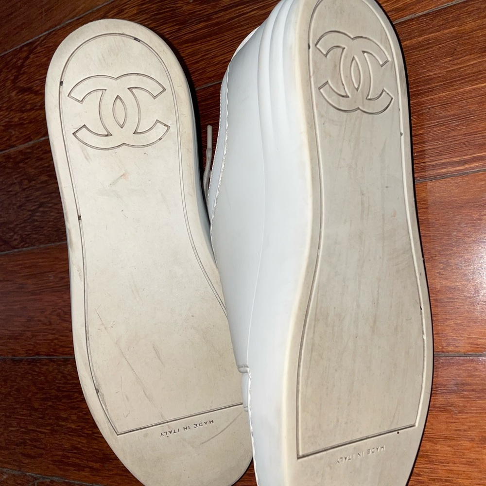 Authentic Chanel sneakers. Gently worn. Great condition. Size 37 (fits like a 7) - Picture 7 of 7